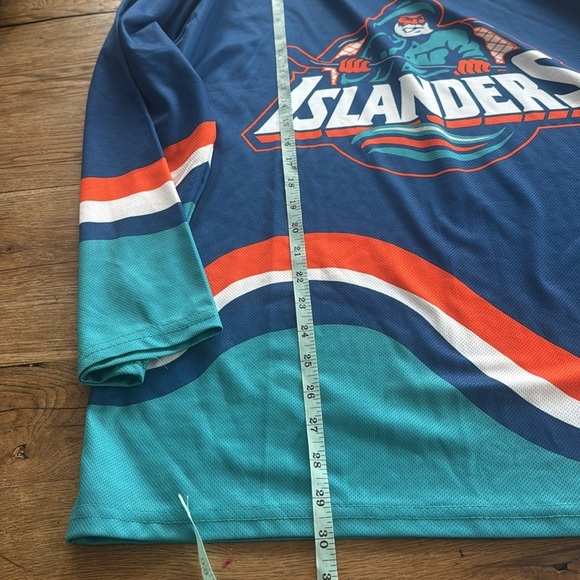 NEW YORK ISLANDERS Coyote Promotion Fisherman Wave Jersey Men’s Size Small - Picture 4 of 6